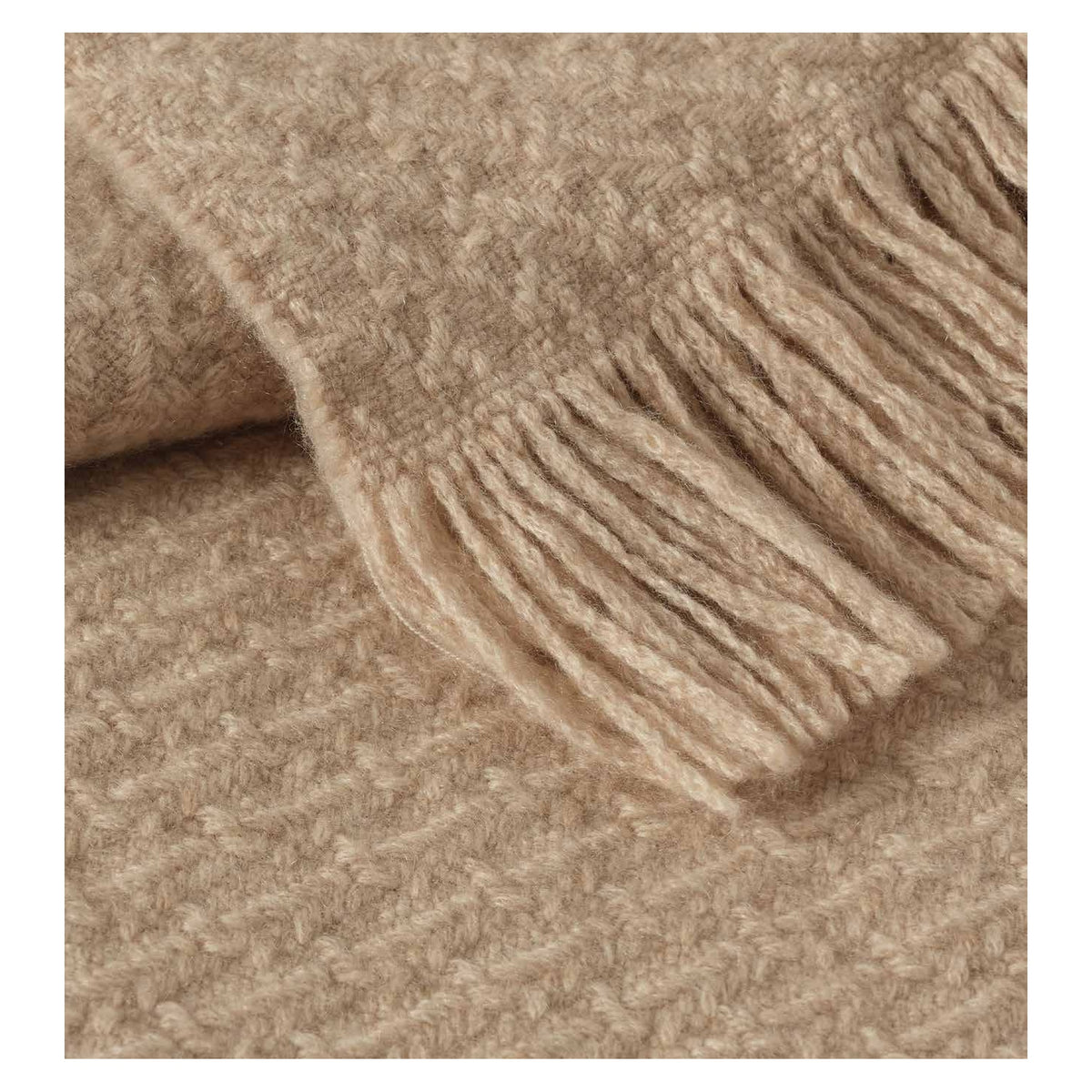 Johnstons of Elgin Yarrow Throw in Natural — detail