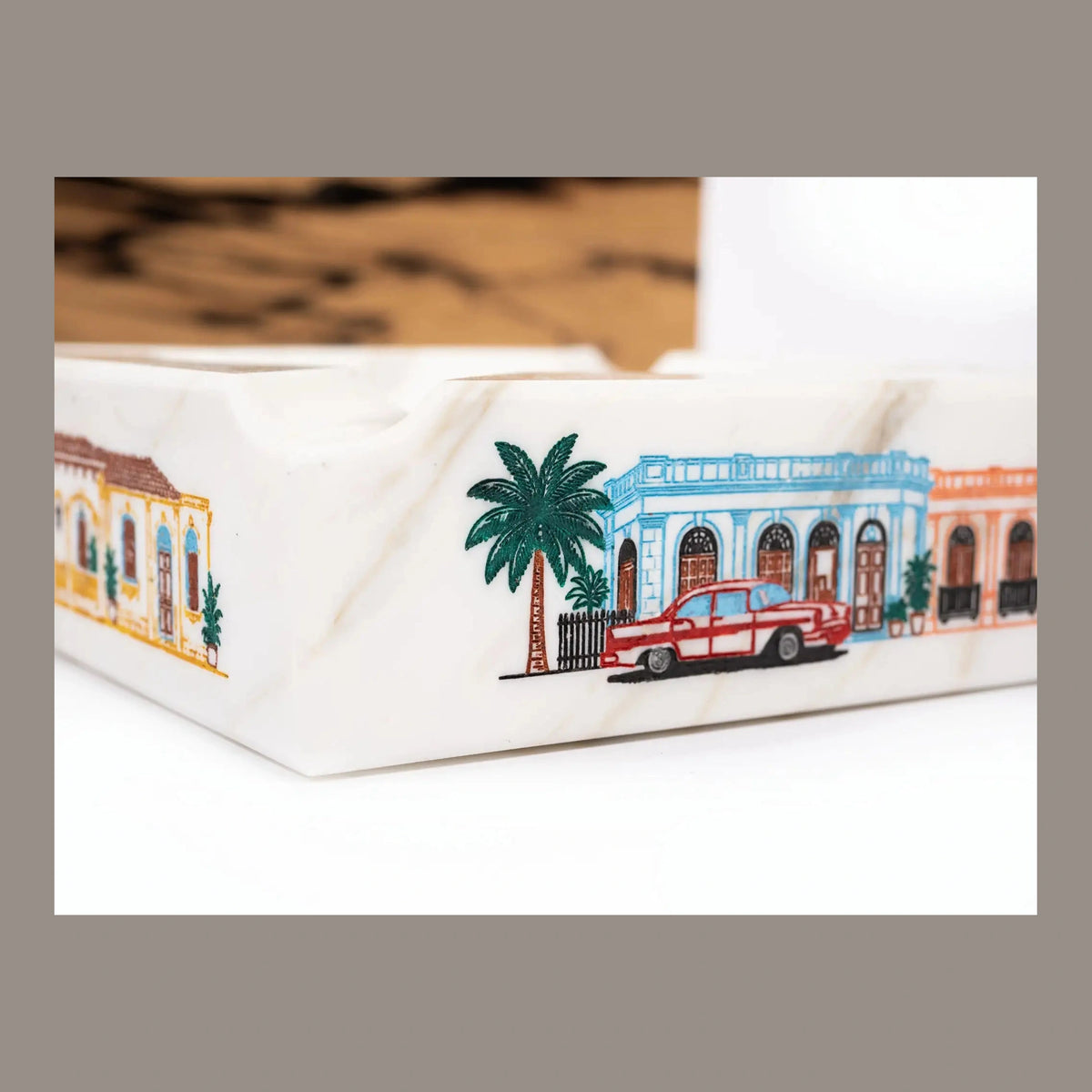 Humidor La Casona en marbre Calacatta Oro peint à la main et ébène blanche