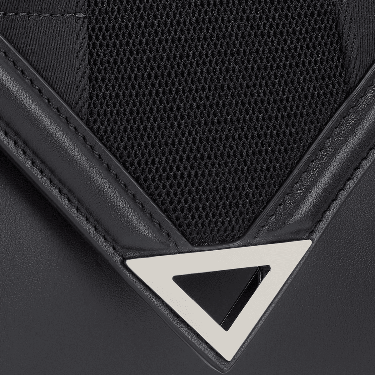 S.T. Dupont Messenger Black — detail view