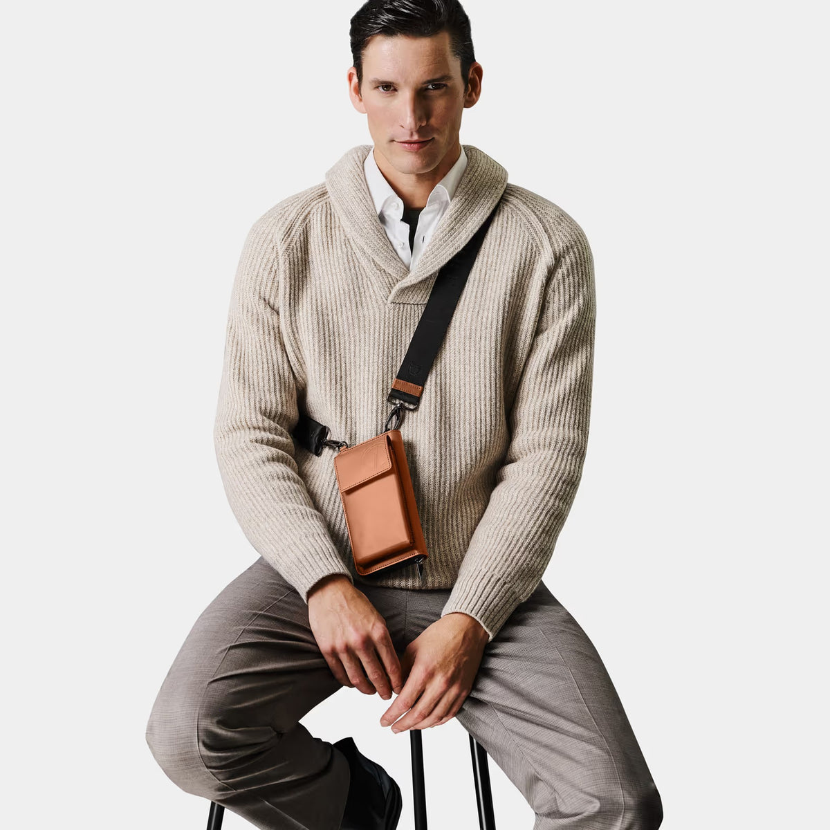 DAVIDOFF Venice Phone Pouch With Zip Cognac