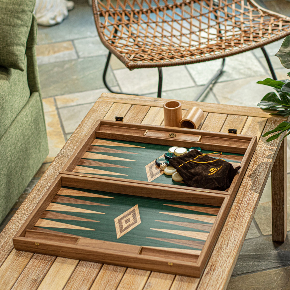 Manopoulos Walnut with Green Oak Backgammon (10)