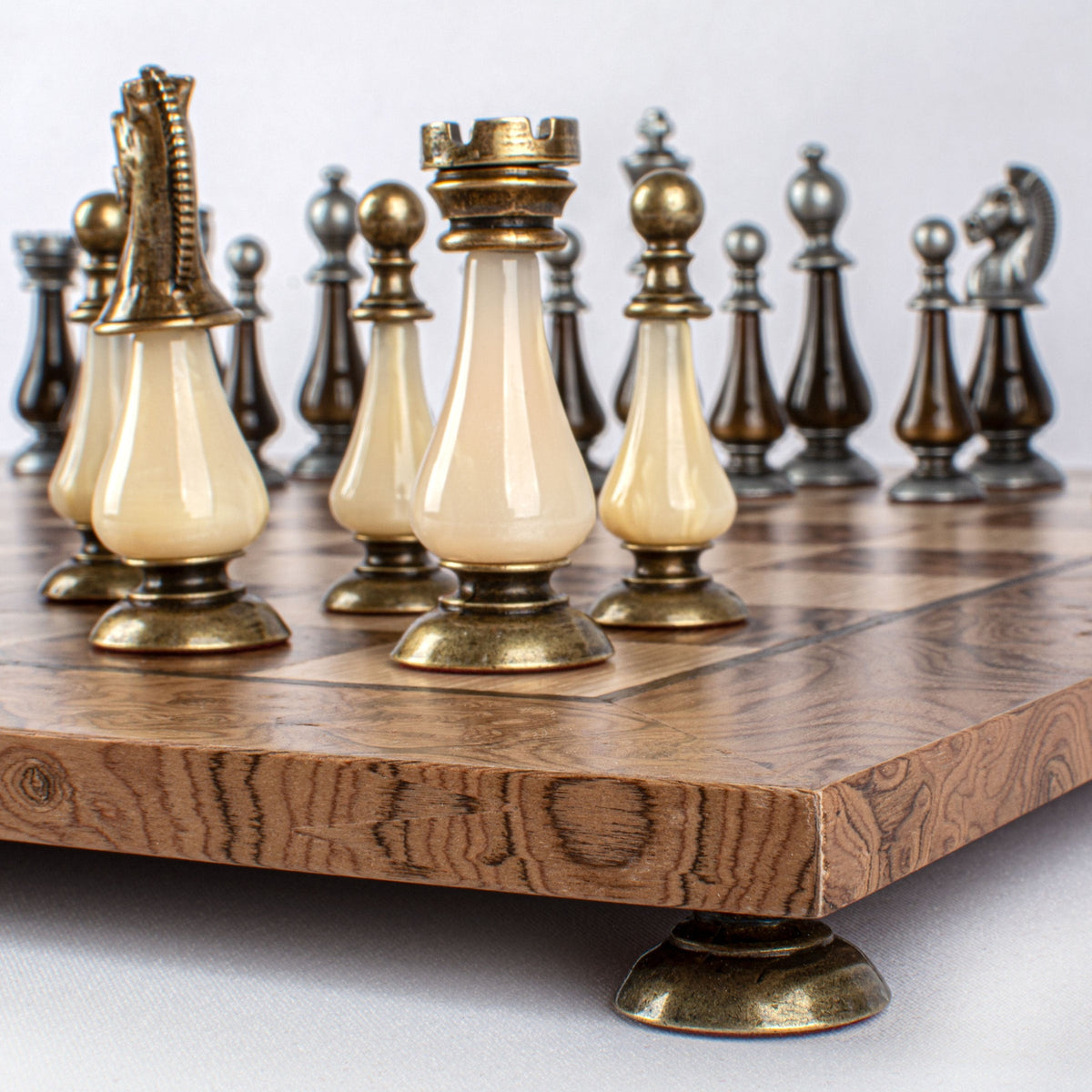 Manopoulos Limited Edition Staunton Chess Set with Pearl Elements – Walnut Burl Board (5)