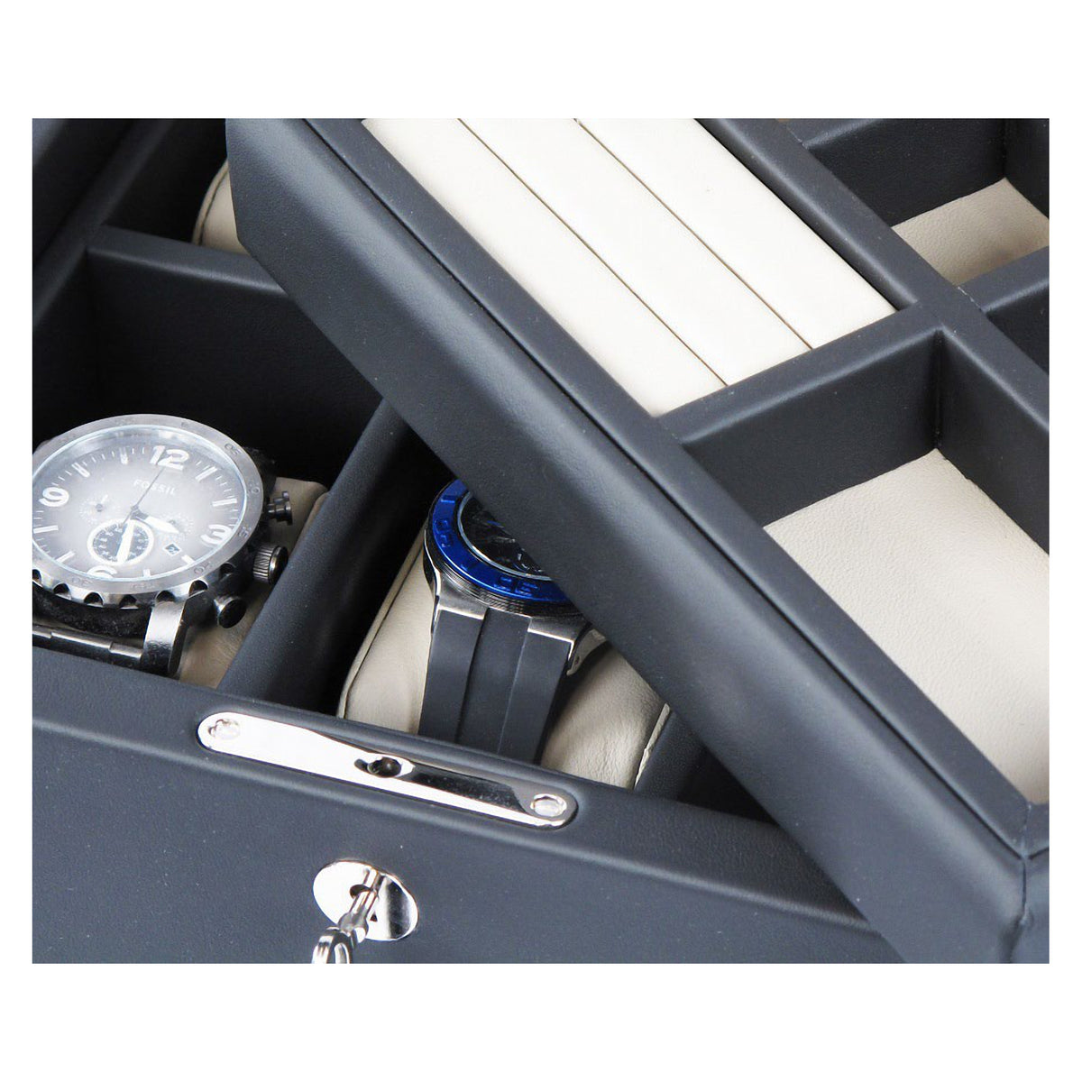 Geoffrey Parker – coffret à montres et boutons de manchette en alligator, ouvert – détail