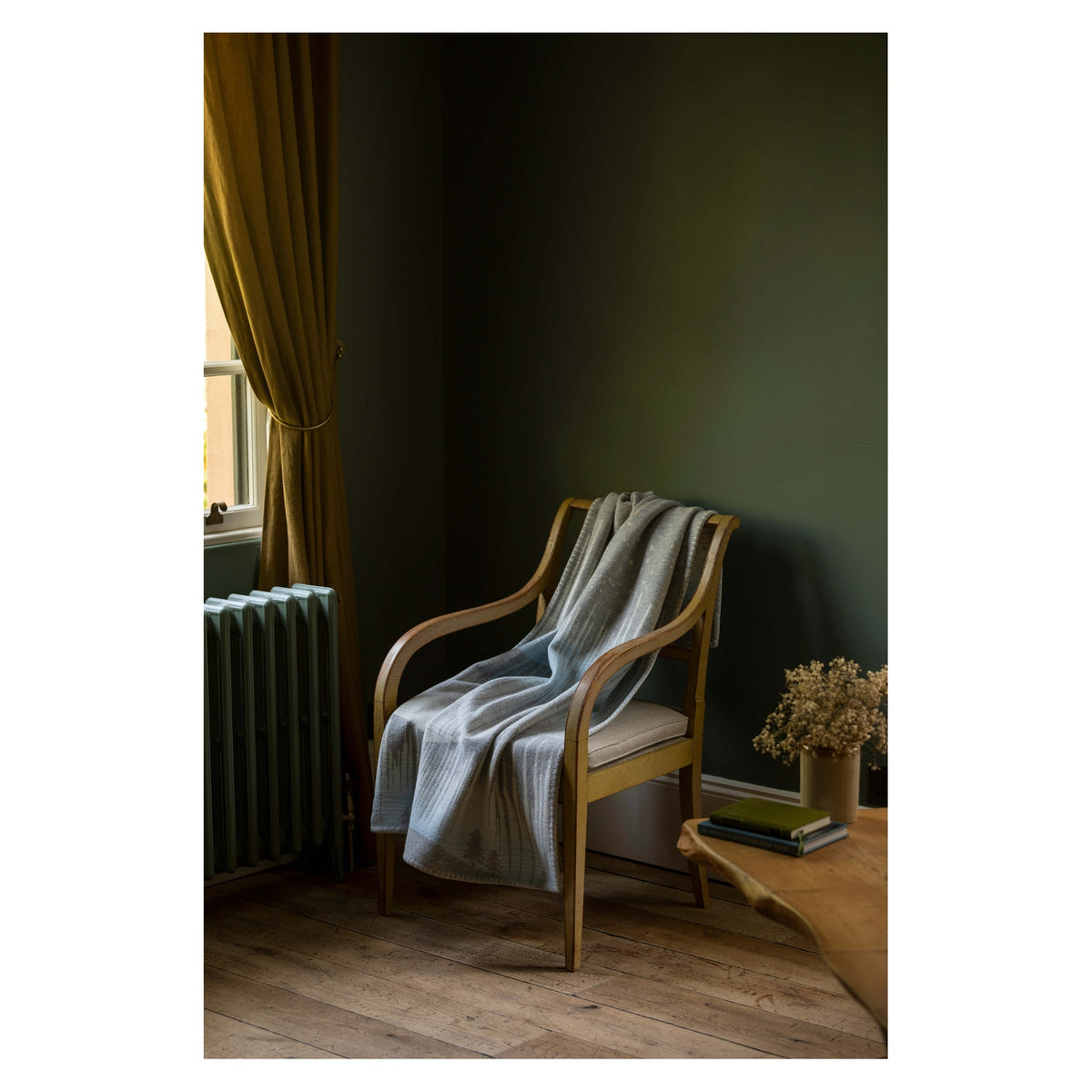 Johnstons of Elgin Children's Blanket Stitched Throw in Aurora — view 4