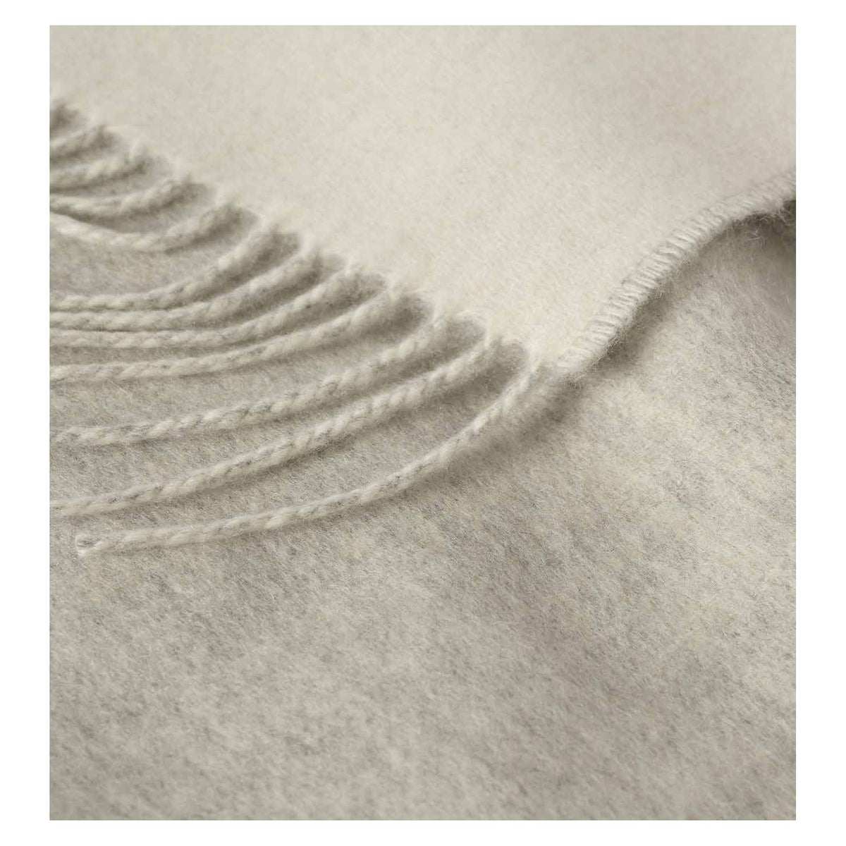 Plaid réversible uni Johnstons of Elgin, coloris Argent / blanc — détail