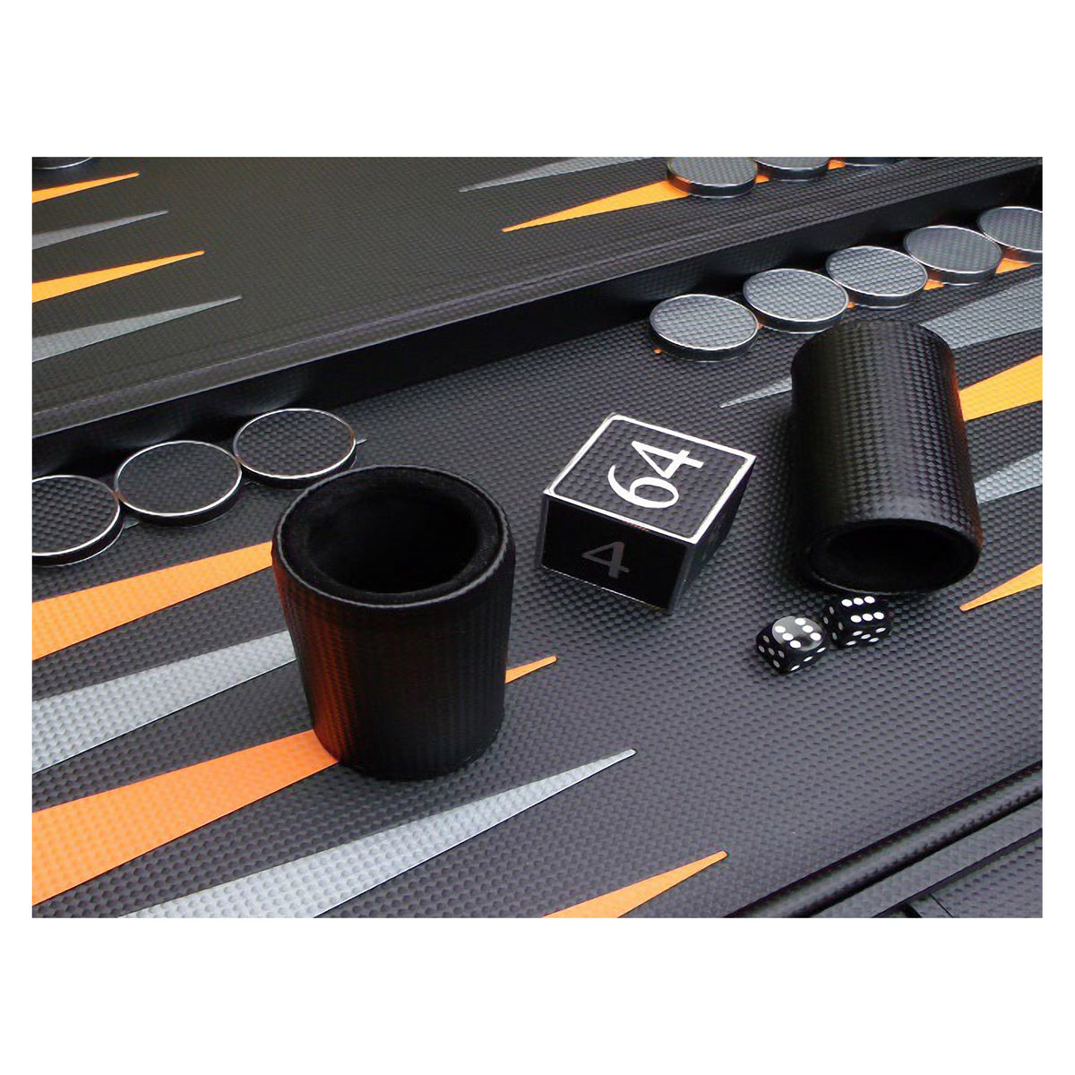 Geoffrey Parker – mallette de backgammon en cuir fibre de carbone avec flèches argent et orange – détail